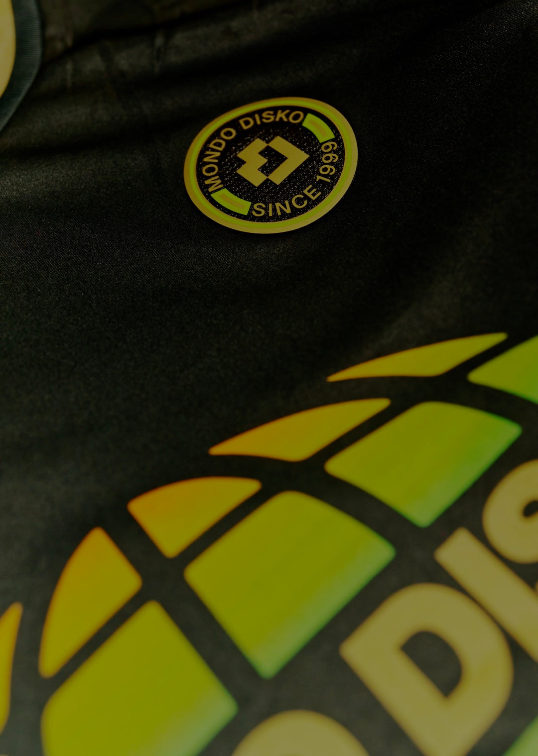 GLOBE FOOTBALL TEE BLACK