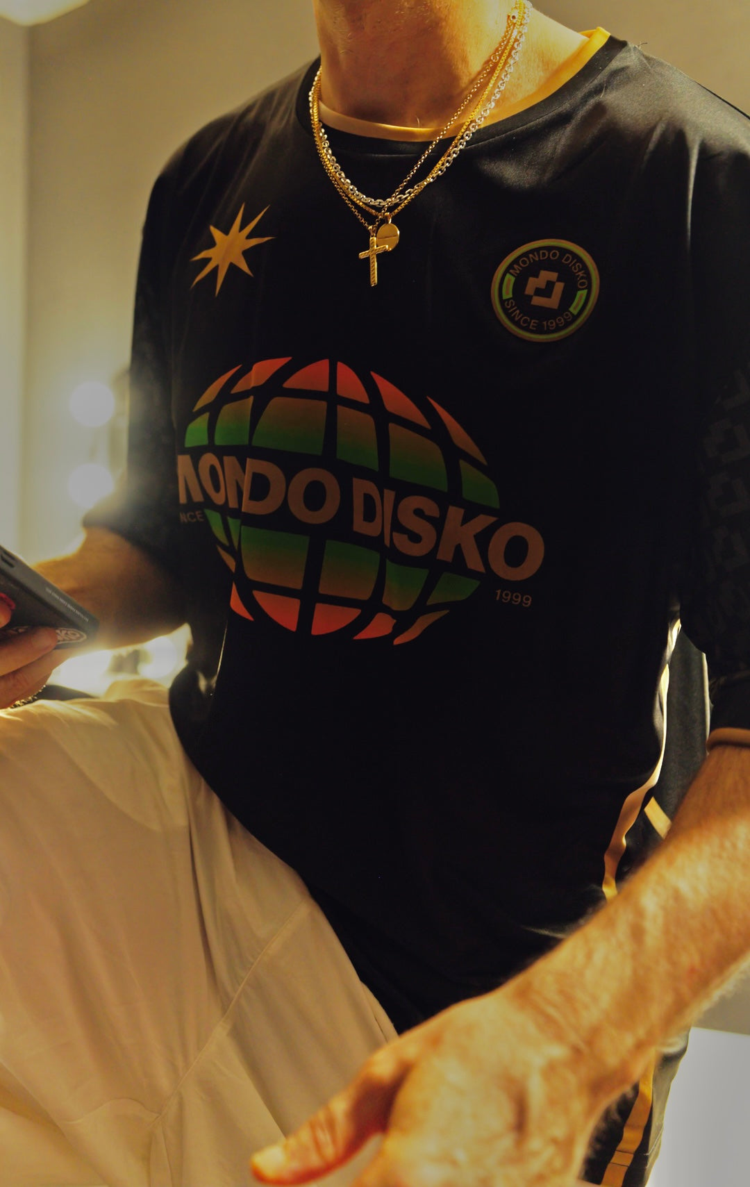 GLOBE FOOTBALL TEE BLACK