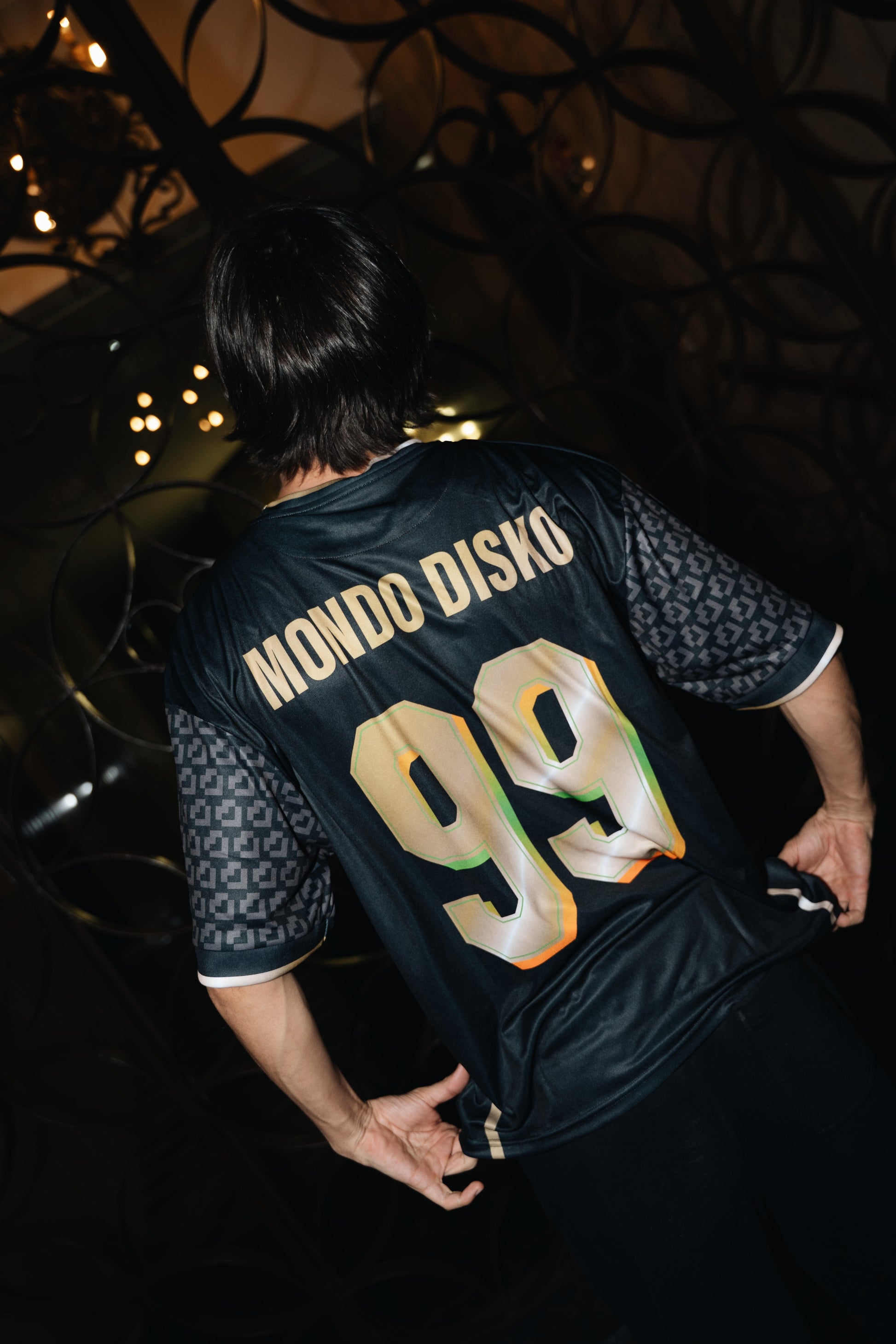 GLOBE FOOTBALL TEE BLACK