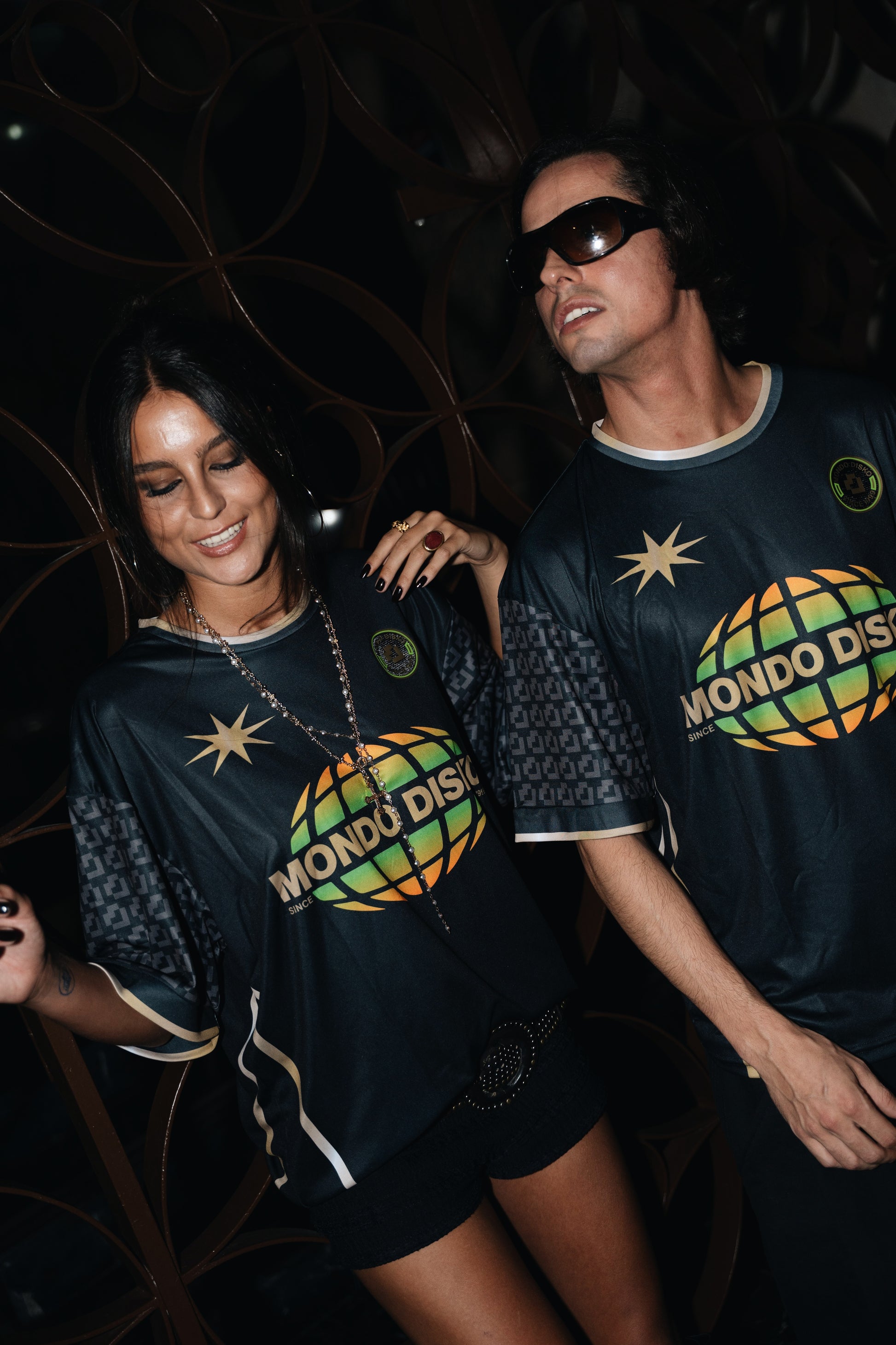 GLOBE FOOTBALL TEE BLACK