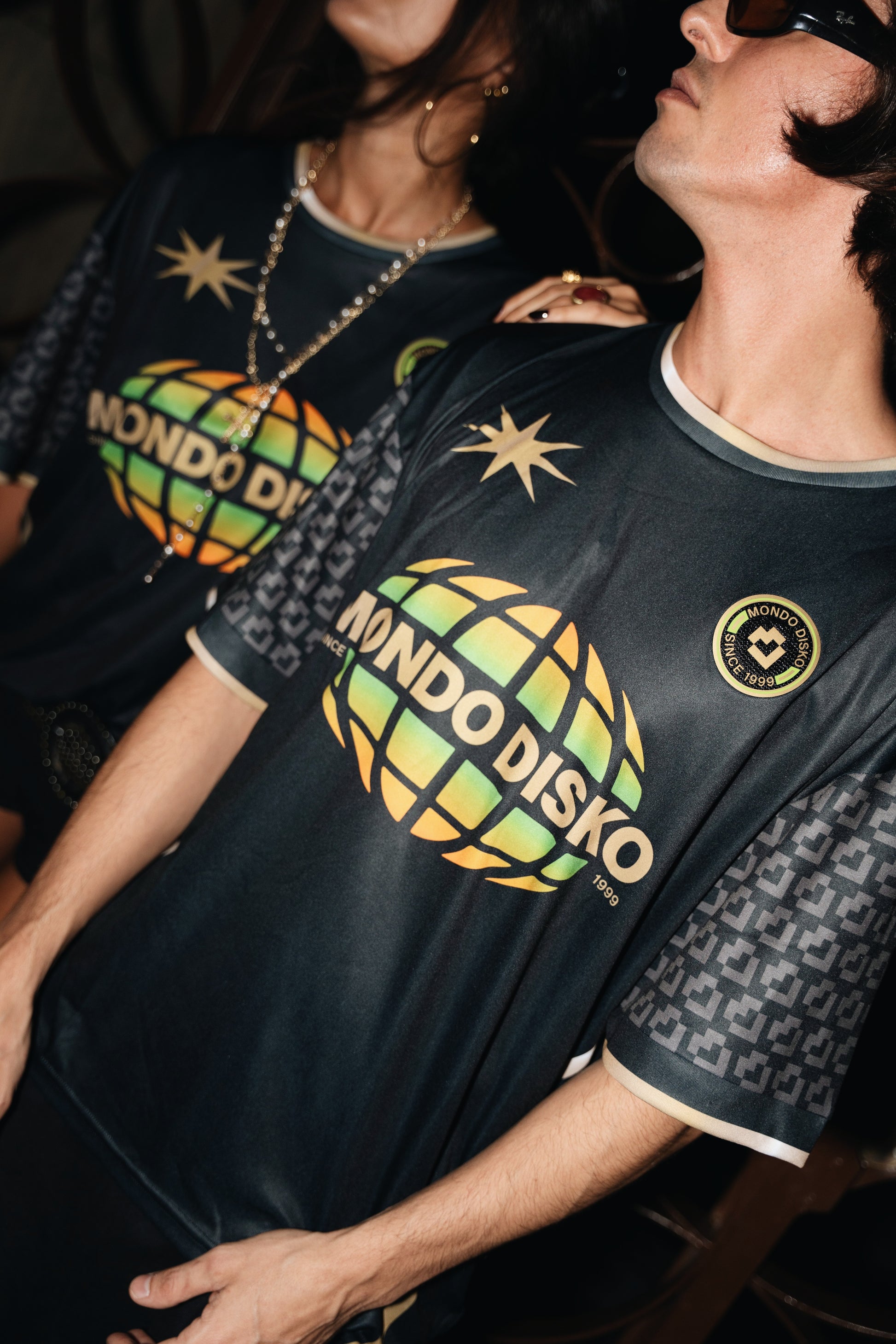 GLOBE FOOTBALL TEE BLACK